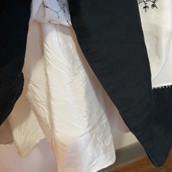 BCBG skirt size 2 - Picture 3 of 9